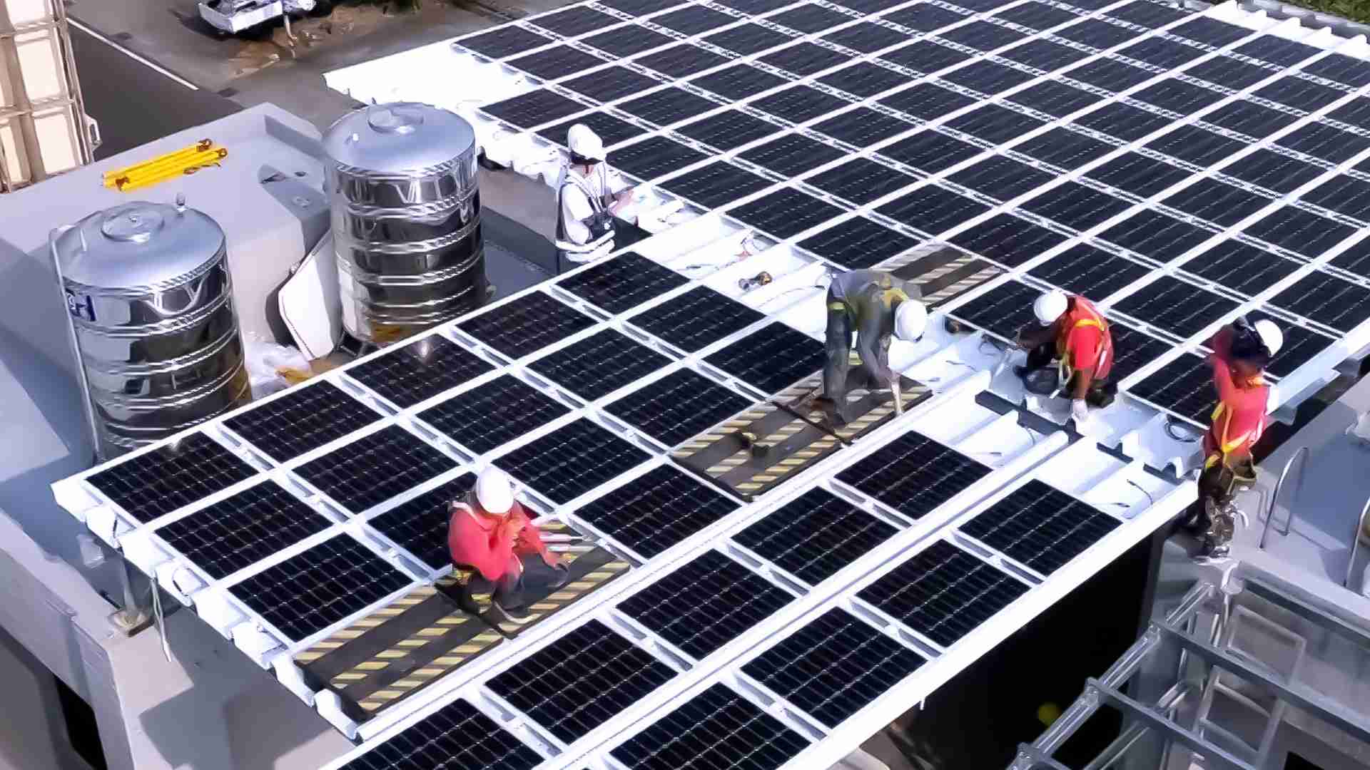 至成国际着力于替代能源之技术研发，，如光电浪板的相关制程、、、设备与产品，，，其中所开发之光电整合型浪板，，减少传统金属支架安装，，，更提升耐候度，，，可广泛运用于多元场域，，，，并辅助建筑达到净零碳排目标