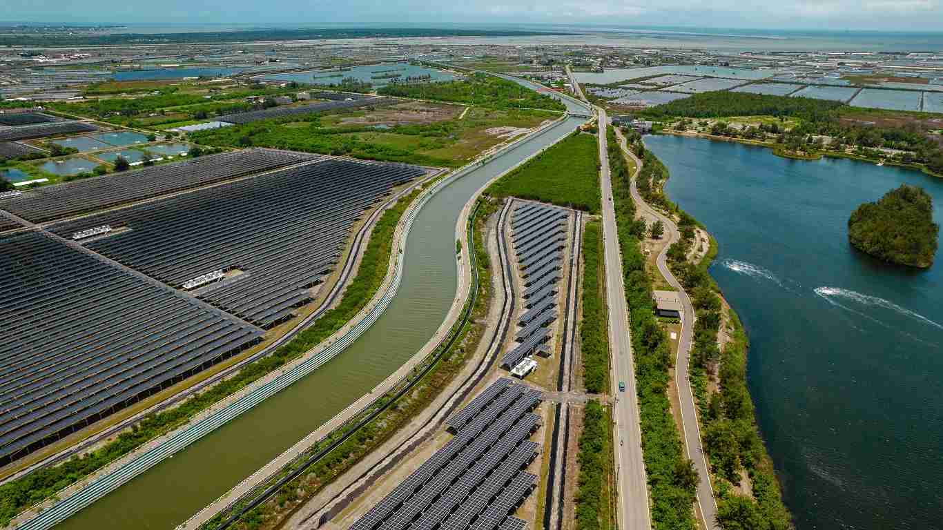 至成国际能源事业提供智慧能源管理、、太阳能监控管理、、、、全方位电厂建置及运维解决方案，，，并拥有管理超过6000案场的经验